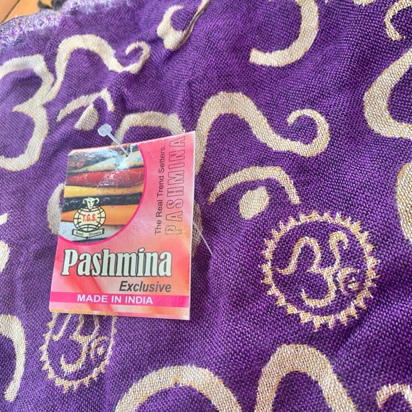 Indian reversible scarf or decoration - Picture 1 of 5